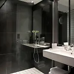 Hotel Melia Paris La Defense 4*