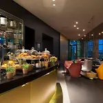 Hotel Melia Paris La Defense 4*