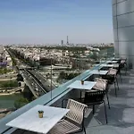 ميليا باريس لا ديفينس كوربوفوا