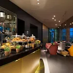 ميليا باريس لا ديفينس كوربوفوا