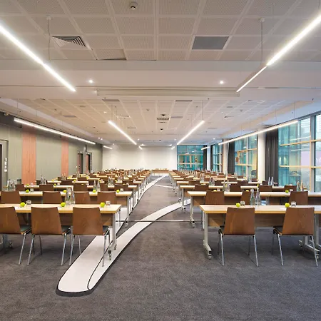 Hotel Melia Paris La Defense 4*
