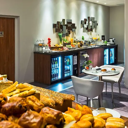 Отель Melia Paris La Defense Курбевуа