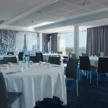 Melia Paris La Defense 4*