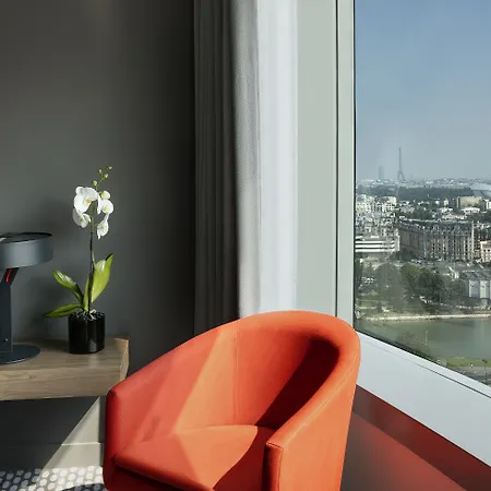 Melia Paris La Defense 4*
