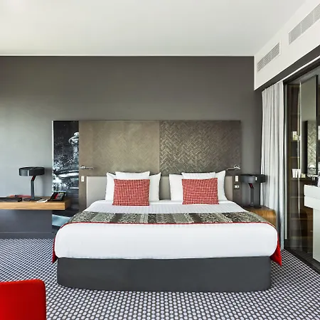 Отель Melia Paris La Defense
