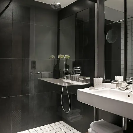 Отель Melia Paris La Defense 4*
