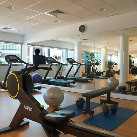 Hotel Melia Paris La Defense 4*