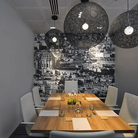 Melia Paris La Defense 4*