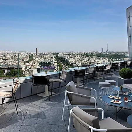 Hotel Melia Paris La Defense 4*