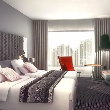 Melia Paris La Defense 4*