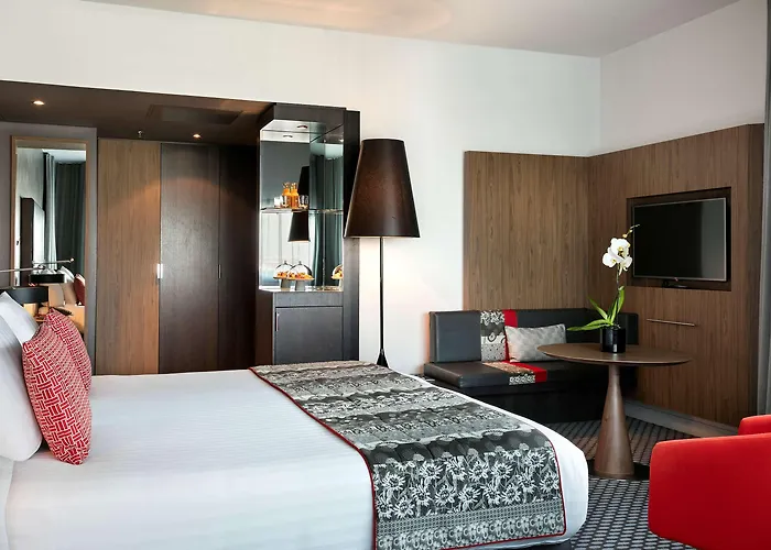 ميليا باريس لا ديفينس 4* كوربوفوا