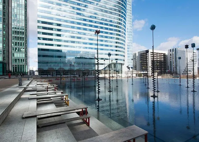 ميليا باريس لا ديفينس كوربوفوا