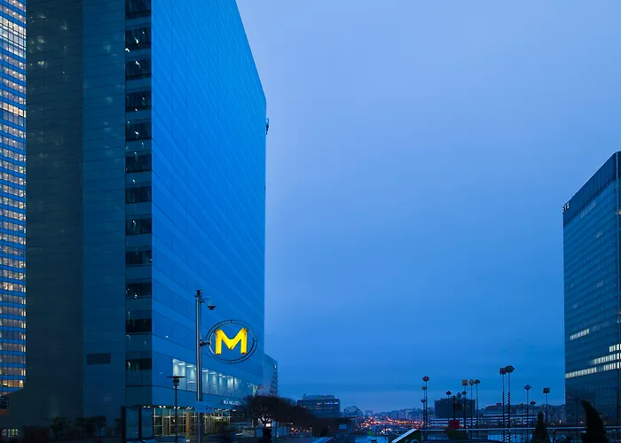 ميليا باريس لا ديفينس كوربوفوا