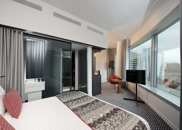 ميليا باريس لا ديفينس 4* كوربوفوا