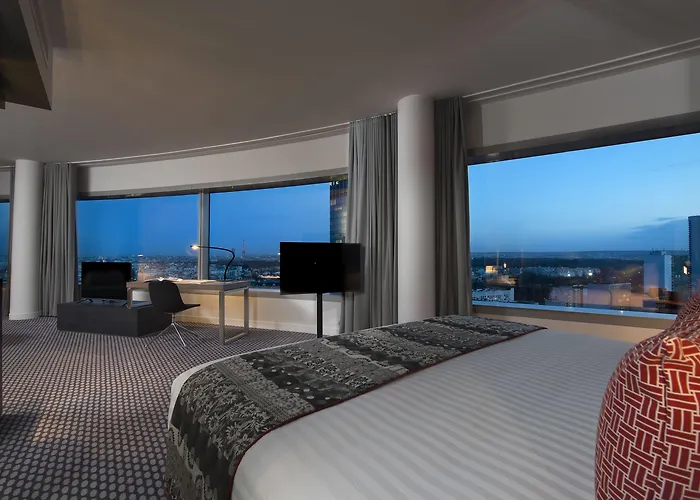 ميليا باريس لا ديفينس 4* كوربوفوا