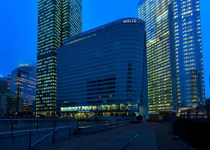 Hotel Melia Paris La Defense 4*