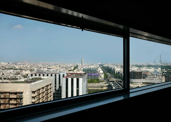 Hotel Melia Paris La Defense 4*