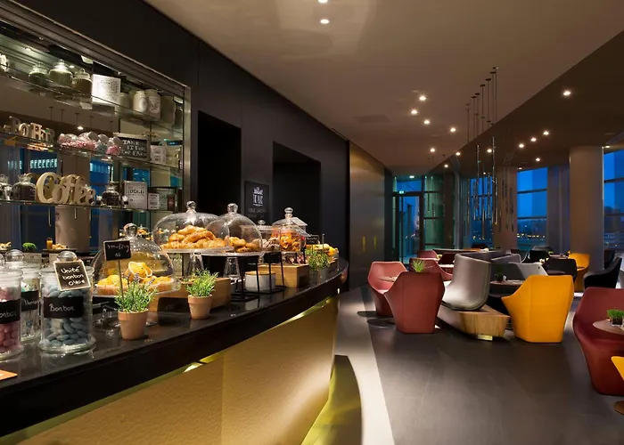Hotel Melia Paris La Defense 4*