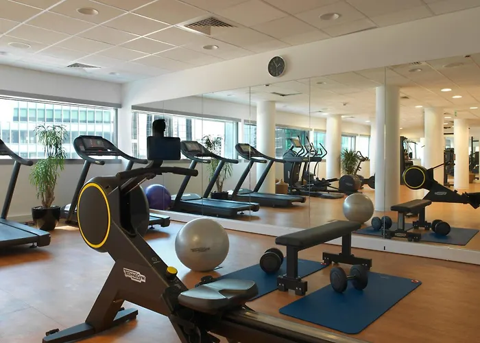 Hotel Melia Paris La Defense 4*